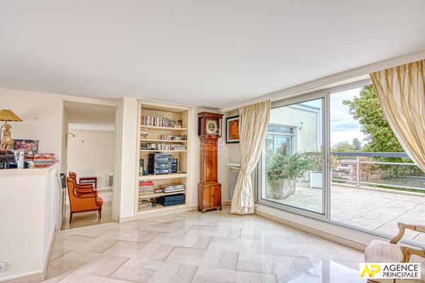 Versailles Glatigny Appartement 6 pièces 174 m² 1er et dernier étage avec ascenseur, terrasses de 91m² et 3 places de parking en sous-sol 1 395 000 € **  - Référence  28216