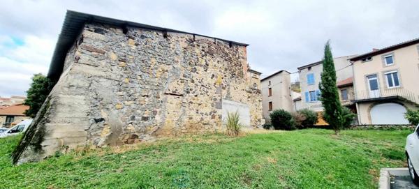 GARAGE DOUBLE AVEC TERRAIN COEUR DE VILLAGE