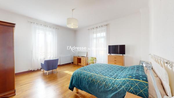 Charmante maison avec cour, garage et plusieurs pièces à vivre dans un village proche de Carcassonne.