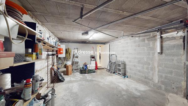 Charmante maison avec cour, garage et plusieurs pièces à vivre dans un village proche de Carcassonne.