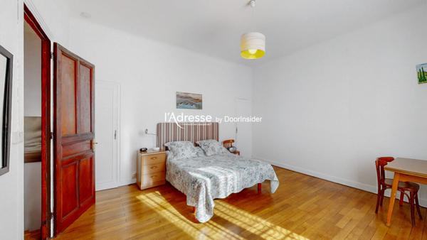 Charmante maison avec cour, garage et plusieurs pièces à vivre dans un village proche de Carcassonne.