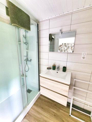 Ventron (88310) Ventron, Vosges. Grande maison mitoyenne de 4 chambres, 3 SDB, terrasse en pilotis avec vue sur rivière et mon