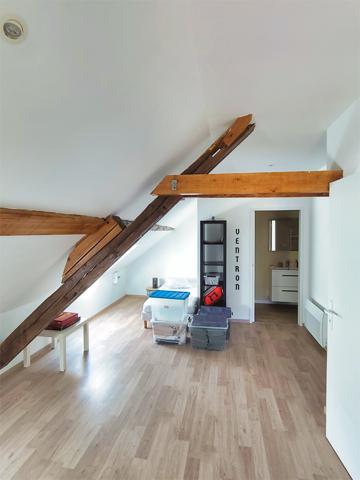 Ventron (88310) Ventron, Vosges. Grande maison mitoyenne de 4 chambres, 3 SDB, terrasse en pilotis avec vue sur rivière et mon