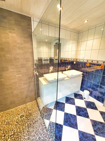 Ventron (88310) Ventron, Vosges. Grande maison mitoyenne de 4 chambres, 3 SDB, terrasse en pilotis avec vue sur rivière et mon