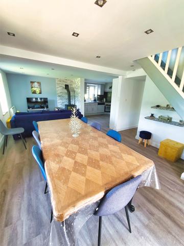 Ventron (88310) Ventron, Vosges. Grande maison mitoyenne de 4 chambres, 3 SDB, terrasse en pilotis avec vue sur rivière et mon