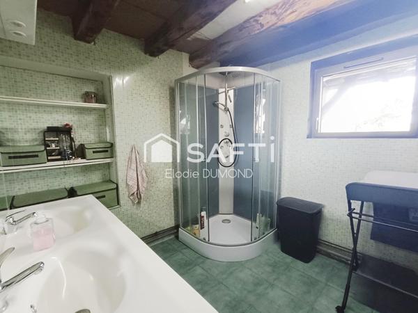 Joli corps de ferme en partie rénové d'une surface habitable de 168 m2 sur terrain attenant de 6476 m2