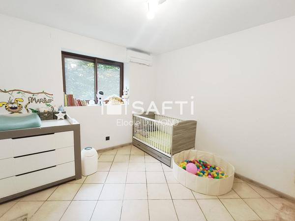 Joli corps de ferme en partie rénové d'une surface habitable de 168 m2 sur terrain attenant de 6476 m2