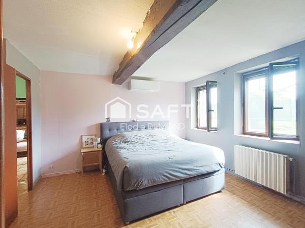 Joli corps de ferme en partie rénové d'une surface habitable de 168 m2 sur terrain attenant de 6476 m2