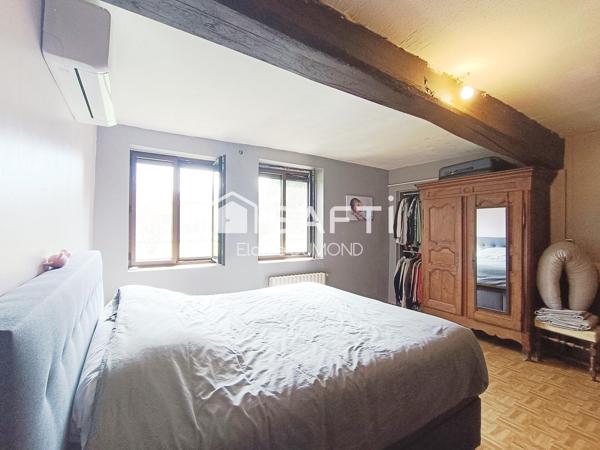 Joli corps de ferme en partie rénové d'une surface habitable de 168 m2 sur terrain attenant de 6476 m2