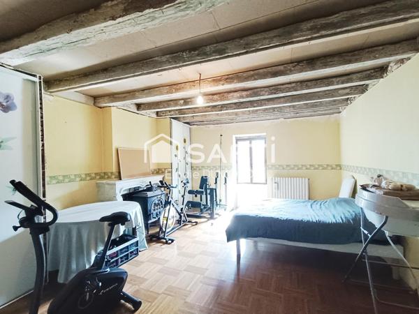 Joli corps de ferme en partie rénové d'une surface habitable de 168 m2 sur terrain attenant de 6476 m2