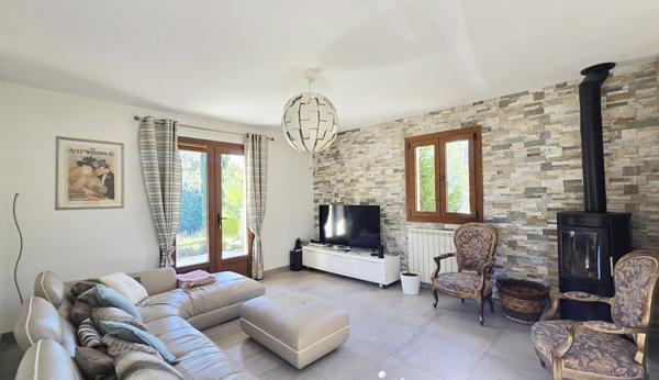 Vernègues ? Maison familiale de 198 m² avec vue dégagée sur les collines