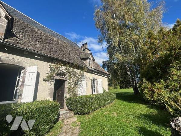 A vendre à Drugeac (CANTAL), dans un hameau au coeur de la verdure, offrant une jolie vue, un e...