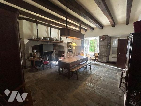 A vendre à Drugeac (CANTAL), dans un hameau au coeur de la verdure, offrant une jolie vue, un e...