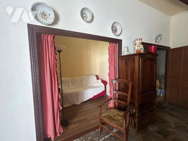 A vendre à Drugeac (CANTAL), dans un hameau au coeur de la verdure, offrant une jolie vue, un e...