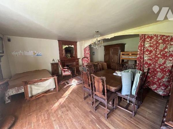 A vendre à Drugeac (CANTAL), dans un hameau au coeur de la verdure, offrant une jolie vue, un e...