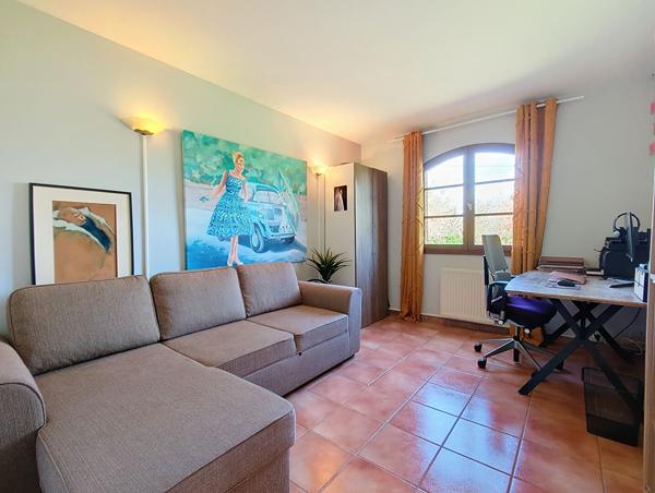 A vendre. Belberaud. Grande maison familiale 8 pièces de 206m² sur un terrain arboré de 2500m² avec piscine