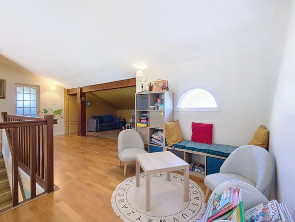 A vendre. Belberaud. Grande maison familiale 8 pièces de 206m² sur un terrain arboré de 2500m² avec piscine