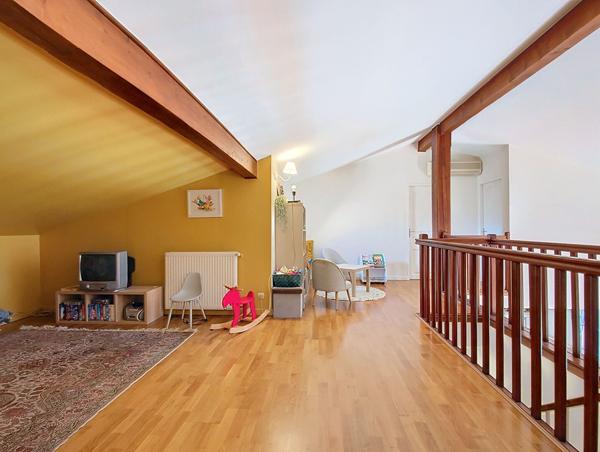 A vendre. Belberaud. Grande maison familiale 8 pièces de 206m² sur un terrain arboré de 2500m² avec piscine