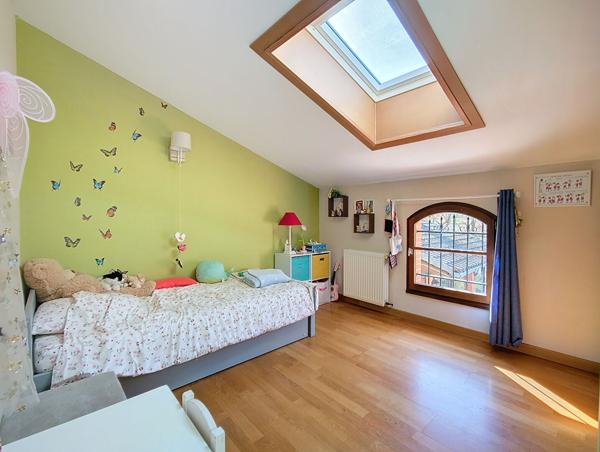 A vendre. Belberaud. Grande maison familiale 8 pièces de 206m² sur un terrain arboré de 2500m² avec piscine