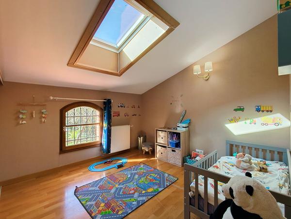 A vendre. Belberaud. Grande maison familiale 8 pièces de 206m² sur un terrain arboré de 2500m² avec piscine