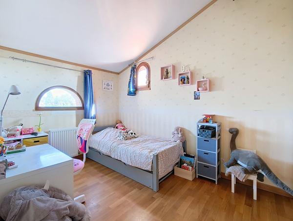 A vendre. Belberaud. Grande maison familiale 8 pièces de 206m² sur un terrain arboré de 2500m² avec piscine