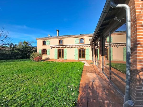 A vendre. Belberaud. Grande maison familiale 8 pièces de 206m² sur un terrain arboré de 2500m² avec piscine