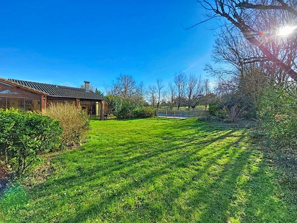 A vendre. Belberaud. Grande maison familiale 8 pièces de 206m² sur un terrain arboré de 2500m² avec piscine