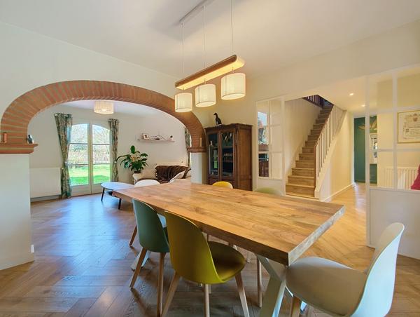 A vendre. Belberaud. Grande maison familiale 8 pièces de 206m² sur un terrain arboré de 2500m² avec piscine