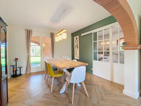 A vendre. Belberaud. Grande maison familiale 8 pièces de 206m² sur un terrain arboré de 2500m² avec piscine