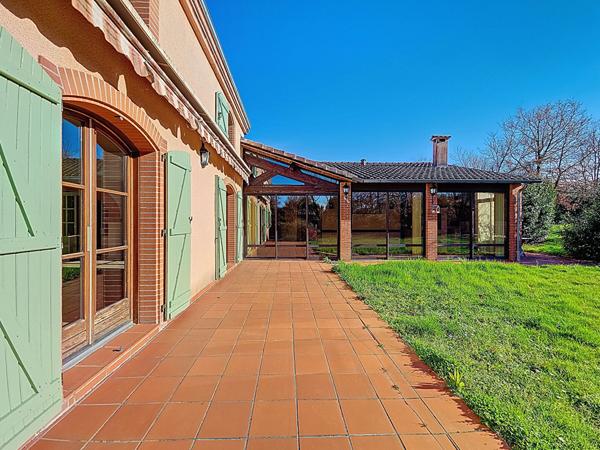 A vendre. Belberaud. Grande maison familiale 8 pièces de 206m² sur un terrain arboré de 2500m² avec piscine