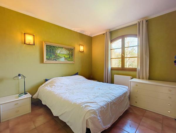 A vendre. Belberaud. Grande maison familiale 8 pièces de 206m² sur un terrain arboré de 2500m² avec piscine