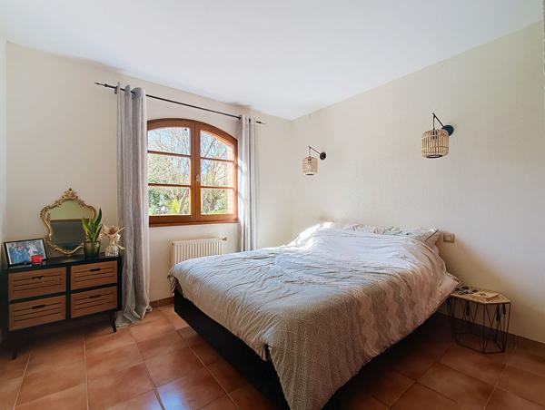 A vendre. Belberaud. Grande maison familiale 8 pièces de 206m² sur un terrain arboré de 2500m² avec piscine