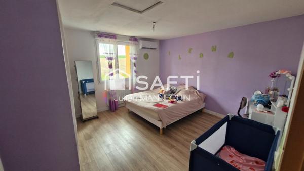 maison plein pied avec 4 chambres , garage , piscine, poêle a granule ballon thermodynamique et clim