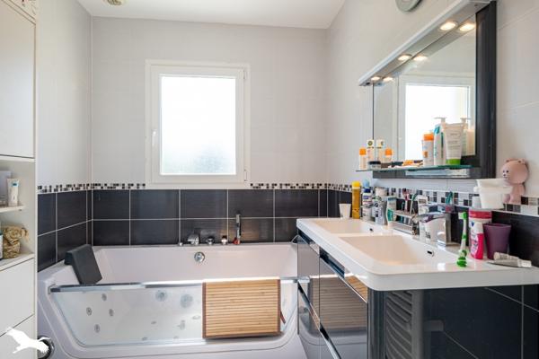 Maison à vendre |  Jarnac-Champagne |  6 pièces | 139 m²