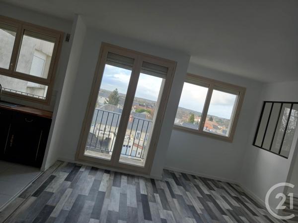 Appartement T3 à vendre  4 pièces - 71,44 m 2   PARTHENAY  - 79