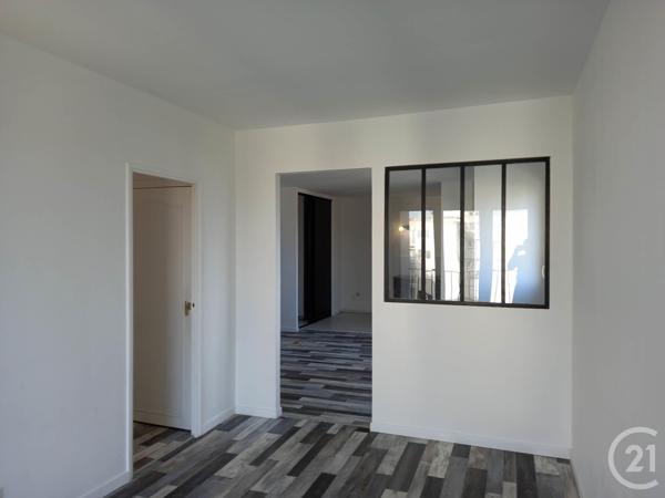 Appartement T3 à vendre  4 pièces - 71,44 m 2   PARTHENAY  - 79