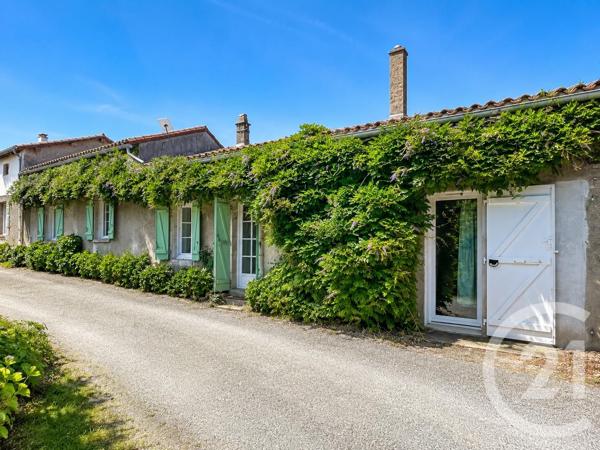 Appartement T3 à vendre  4 pièces - 71,44 m 2   PARTHENAY  - 79