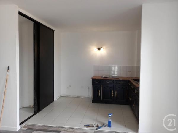 Appartement T3 à vendre  4 pièces - 71,44 m 2   PARTHENAY  - 79