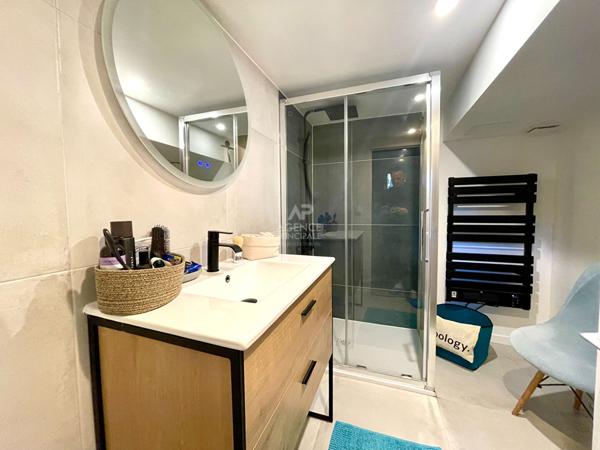 Maison de 7 pièce(s) €519 900 ** - Référence 7465