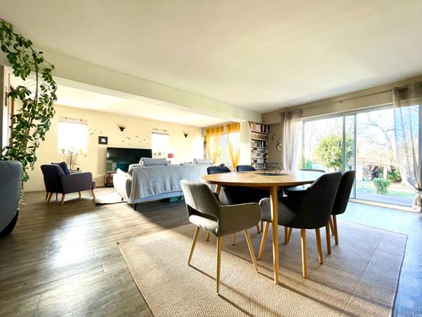 Maison de 7 pièce(s) €519 900 ** - Référence 7465