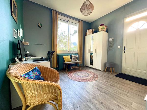 Maison de 7 pièce(s) €519 900 ** - Référence 7465