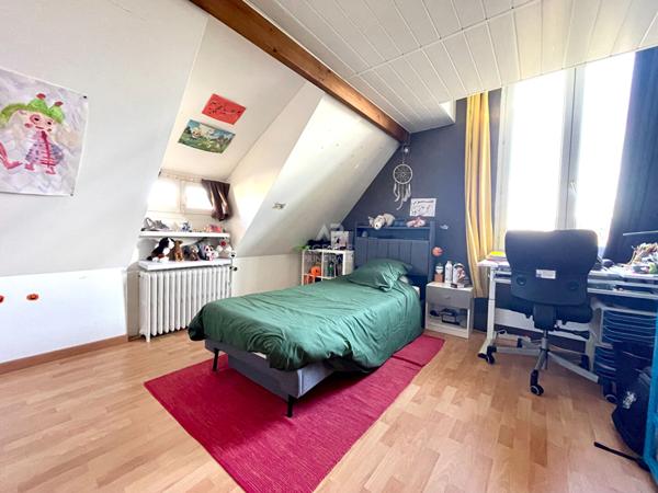 Maison de 7 pièce(s) €519 900 ** - Référence 7465