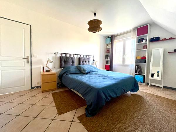 Maison de 7 pièce(s) €519 900 ** - Référence 7465