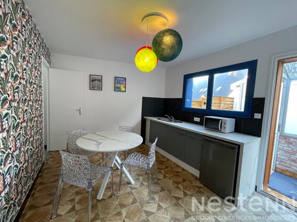 QUIBERON - Grande plage à pied pour cette Maison entièrement rénovée avec sa dépendance