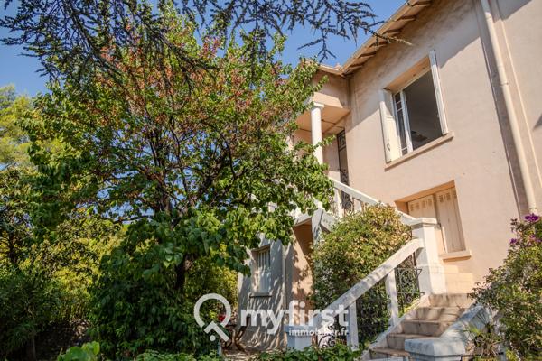 Toulon (83100) Bâtisse de caractère sur les hauts de Toulon