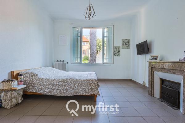 Toulon (83100) Bâtisse de caractère sur les hauts de Toulon