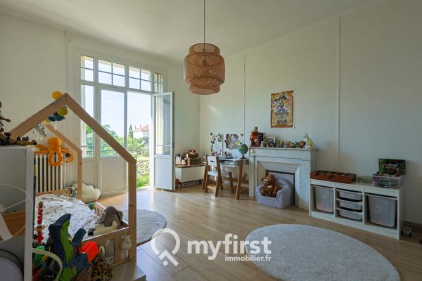 Toulon (83100) Bâtisse de caractère sur les hauts de Toulon