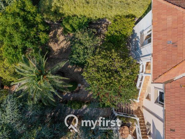 Toulon (83100) Bâtisse de caractère sur les hauts de Toulon