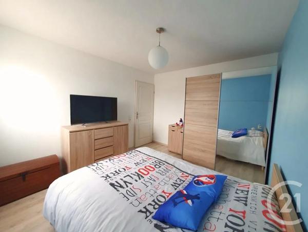 Appartement F3 à vendre  3 pièces - 60,84 m 2   RUMILLY  - 74