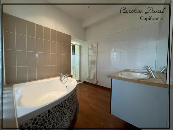 Dpt Gironde (33), à louer NON MEUBLE / BORDEAUX/NANSOUTY Grande maison en Pierre, avec Jardin